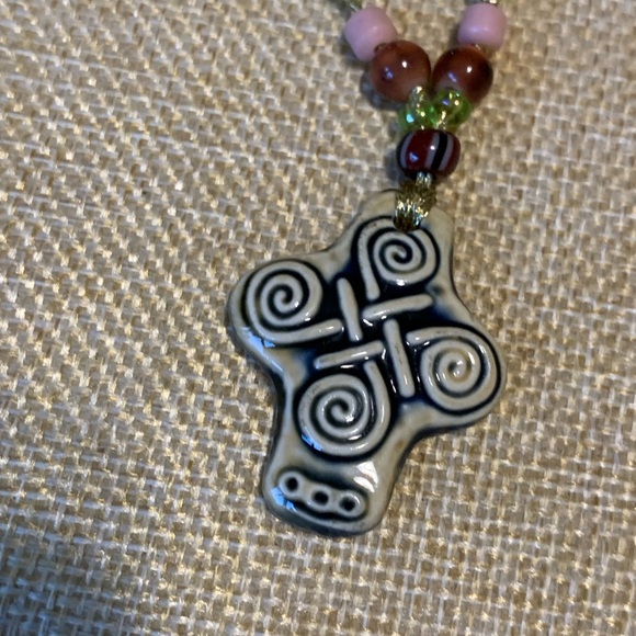 Celtic cross, vintage and artisan made. I can’t find another one just like it - Picture 5 of 13